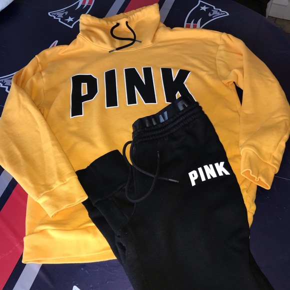 SOLD 🥳 Victoria Secret Pink Outfit - Picture 1 of 6